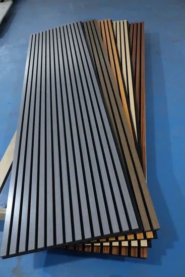 Panneau mural acoustique en bois facile à décorer, placage en bois massif naturel pour la décoration intérieure